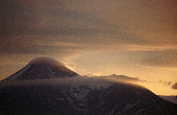 Вулкан Авачинская сопка на Камчатке.