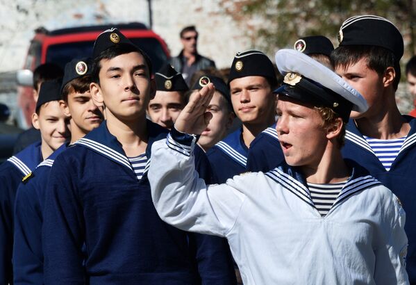 Участники гражданско-патриотической акции День призывника во Владивостоке. 4 октября 2017