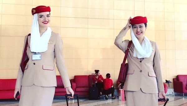 Елизавета Андреева (слева) в авиационном колледже Emirates