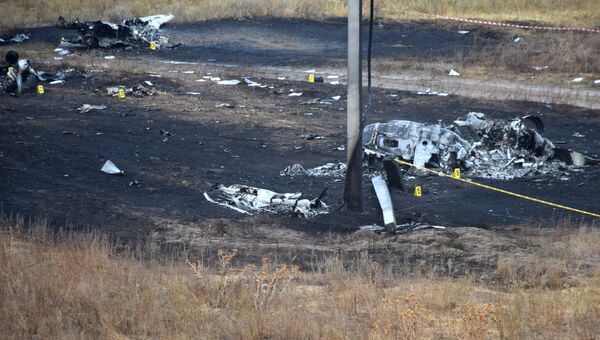 Обломки на месте крушения самолета Ан-28 около села Междуреченское в Казахстана. 4 октября 2017