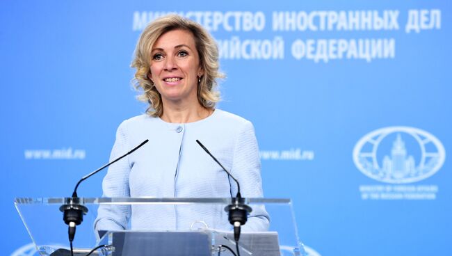 Официальный представитель министерства иностранных дел России Мария Захарова во время брифинга в Москве. 4 октября 2017
