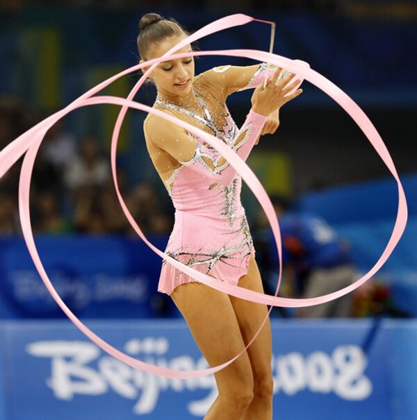 Россиянка Евгения Канаева выиграла золото Олимпиады-2008 в художественной гимнастике