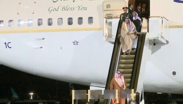 Кадры прибытия короля Саудовской Аравии в московский аэропорт Внуково