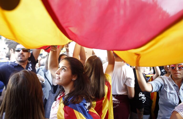 Участники забастовки в поддержку референдума о независимости Каталонии в Барселоне