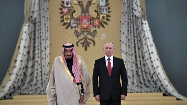 Президент РФ Владимир Путин и король Саудовской Аравии Сальман Бен Абдель Азиз Аль Сауд во время встречи. 5 октября 2017