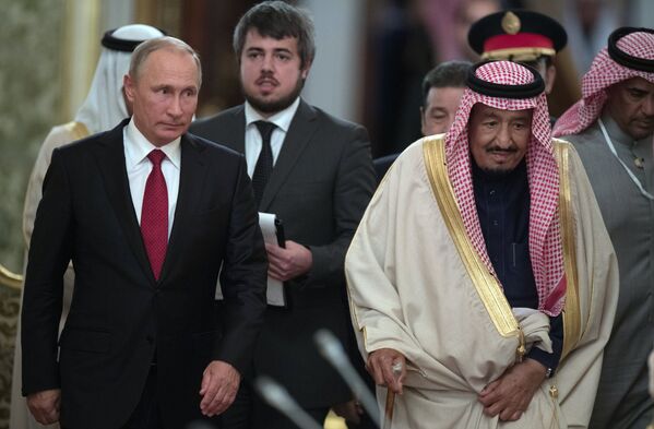 Президент РФ Владимир Путин и король Саудовской Аравии Сальман Бен Абдель Азиз Аль Сауд во время встреч. 5 октября 2017