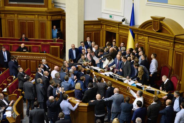 Депутаты на заседании Верховной рады Украины в Киеве Депутаты на заседании Верховной рады Украины в Киеве
