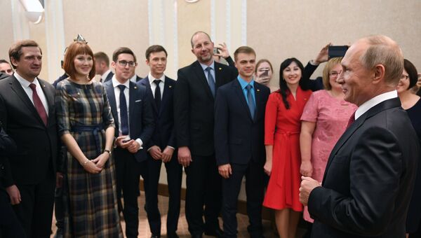 Владимир Путин во время встречи с лауреатами конкурса Учитель года России – 2017. 5 октября 2017