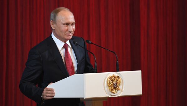 Владимир Путин выступает на праздничном концерте по случаю Дня учителя. 5 октября 2017
