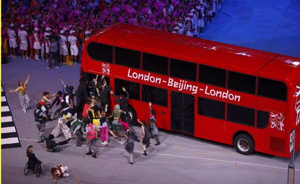 Лондонский автобус. Церемония закрытия 29-й Олимпиады в Пекине 