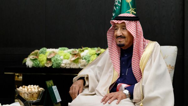 Король Саудовской Аравии Сальман Бен Абдель Азиз Аль Сауд во время встречи с министром обороны РФ Сергеем Шойгу. 5 октября 2017
