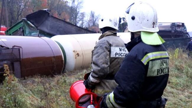 Место схода вагонов грузового поезда в Тульской области. 6 октября 2017