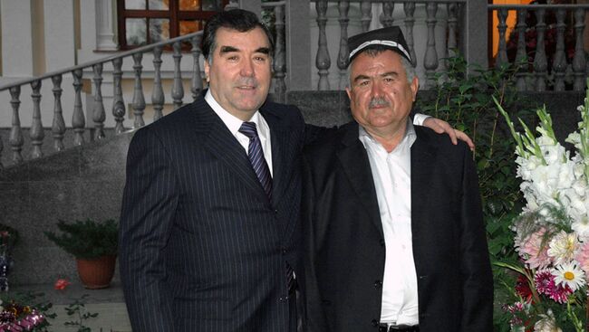 Президент Таджикистана Эмомали Рахмон и его старший брат Нуриддин Рахмон. Архивное фото