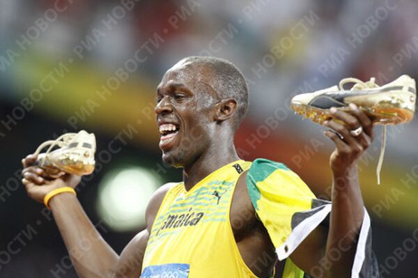 Легкоатлет из Ямайки Усэйн Болт выиграл 100-метровку в беге на Олимпиаде в Пекине с мировым рекордом