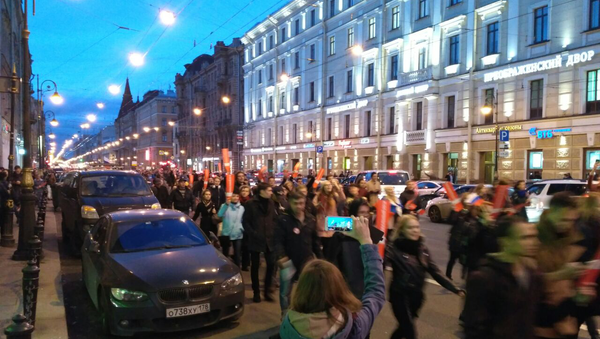Участники несанкционированной акции протеста в Санкт-Петербурге. 7 октября 2017