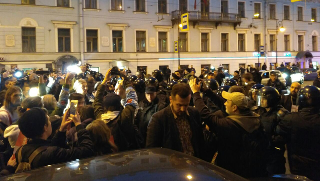 Участники несанкционированной акции протеста в Санкт-Петербурге. 7 октября 2017