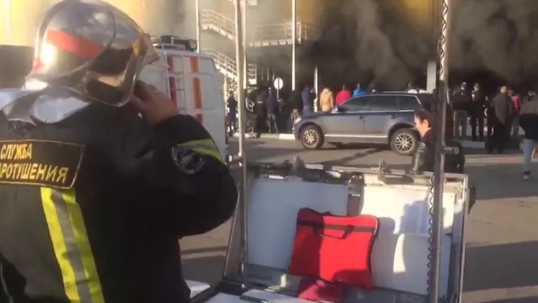 Ситуация возле торгового комплекса Синдика после возгорания Ситуация возле торгового комплекса Синдика после возгорания
