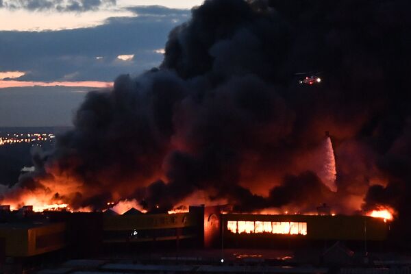 Пожар на строительном рынке Синдика, расположенном у МКАД в районе Строгино. 8 октября 2017