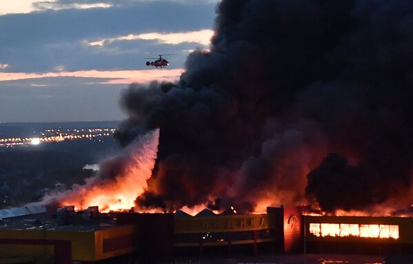 Пожар на строительном рынке Синдика, расположенном у МКАД в районе Строгино. 8 октября 2017