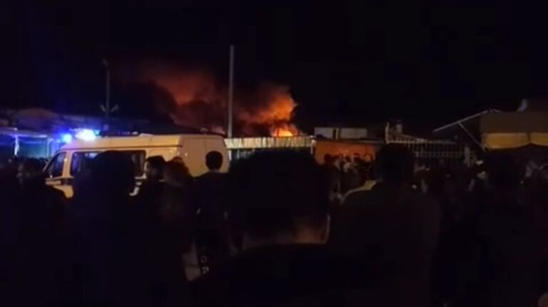 Пожар на вещевом рынке в Ростове-на-Дону. Съемка с места ЧП