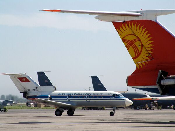Самолет Як-40 аварийно сел в Казахстане, жертв нет