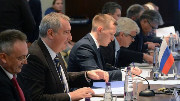 Заместитель председателя правительства РФ Дмитрий Рогозин на 10-м заседании российско-сирийской комиссии по торгово-экономическому и научно-техническому сотрудничеству в Сочи. 10 октября 2017