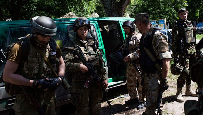 Участники Правого сектора (экстремистская организация, запрещена в России) на востоке Украины. Архивное фото