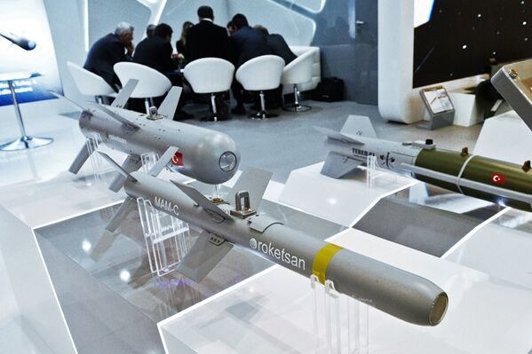 Макеты ракет турецкой компании ROKETSAN, представленные на выставке Оружие и безопасность в Киеве