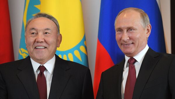 Президент Казахстана Нурсултан Назарбаев и президент РФ Владимир Путин. Архивное фото