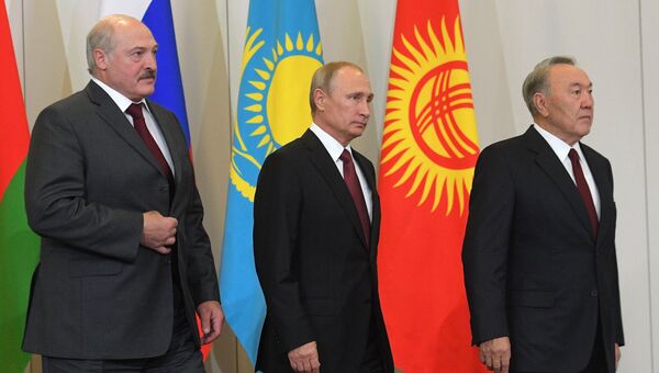 Президенты России, Белоруссии и Казахстана Владимир Путин, Александр Лукашенко и Нурсултан Назарбаев. Архивное фото