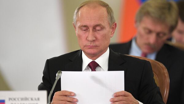 Президент РФ Владимир Путин на заседании ЕврАзЭС на уровне глав государств в расширенном составе. 11 октября 2017
