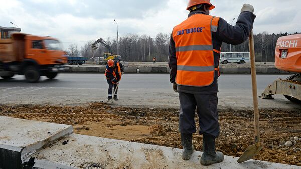Работы по реконструкции Дмитровского шоссе в Москве. Архивное фото