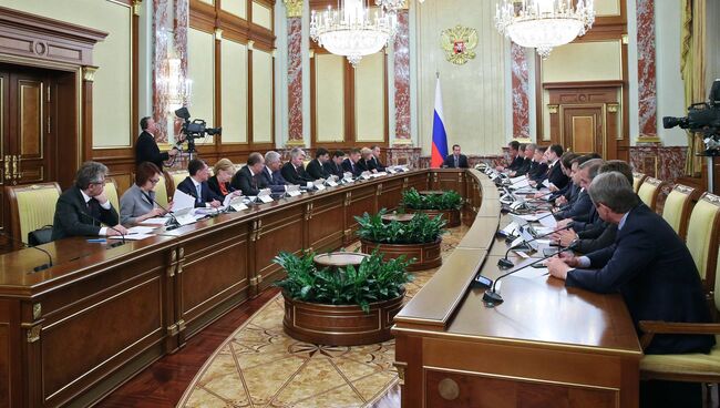 Дмитрий Медведев проводит совещание с членами кабинета министров РФ в Доме правительства РФ. 12 октября 2017