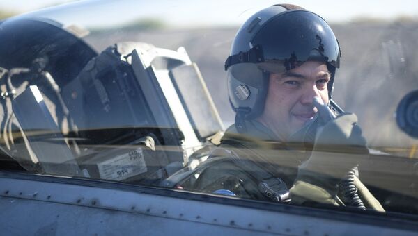 Премьер-министр Греции Алексис Ципрас совершил полет на истребителе F-16