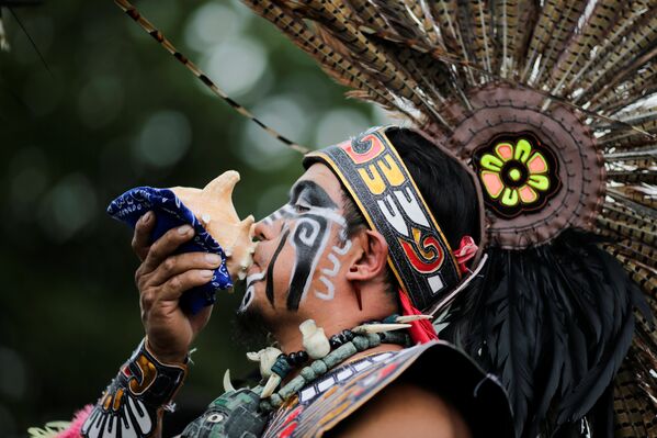 Празднование Дня коренных народов на острове Рандалс в Нью-Йорке