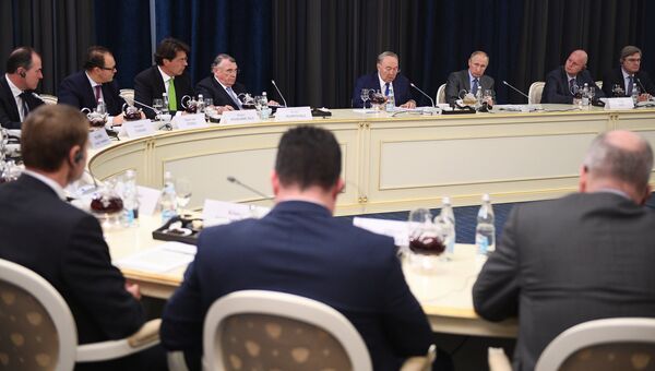 Президент РФ Владимир Путин во время встречи с представителями деловых кругов Германии. 12 октября 2017