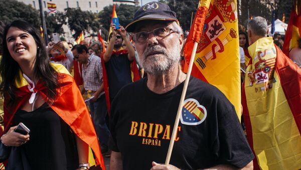 Участники акции в защиту единства Испании в Барселоне. Архивное фото