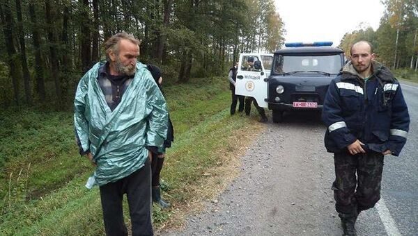 Волонтеры поисково-спасательного отряда Симуран нашли в лесах Ельского района 60-летнего Степана Хамутовского