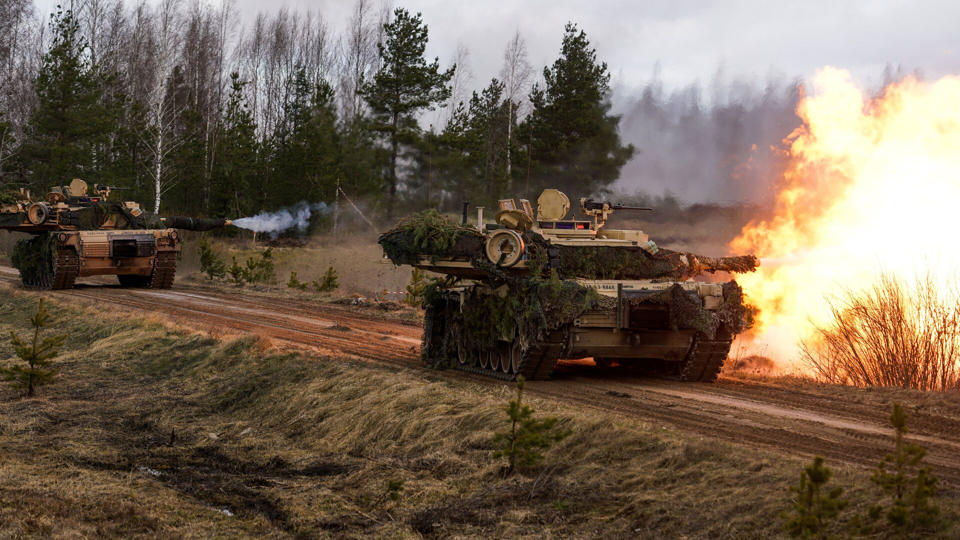 Танки M1 Abrams - РИА Новости, 1920, 12.04.2023