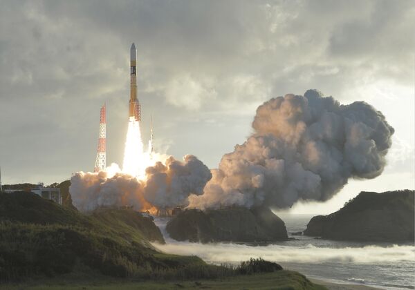 Запуск ракеты H-2A со спутником Michibiki-2 с космодрома Танегасима, Япония