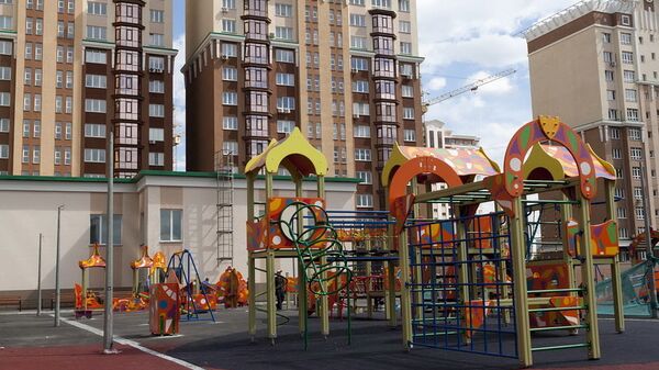 Детская площадка в новом районе города Кемерово