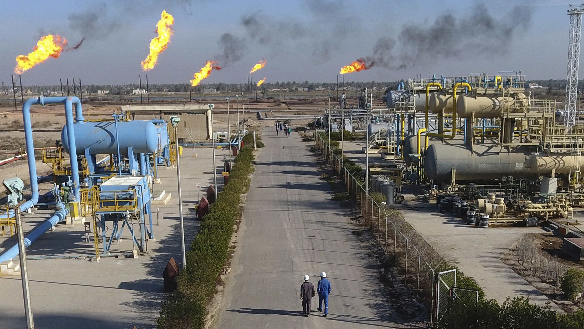 Нефтяной завод в Басре, Ирак  - РИА Новости, 1920, 16.04.2022