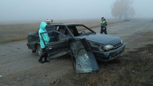 Последствия ДТП вс автомобилем ВАЗ-2115, въехавшем в группу школьников в Башкирии. 13 октября 2017
