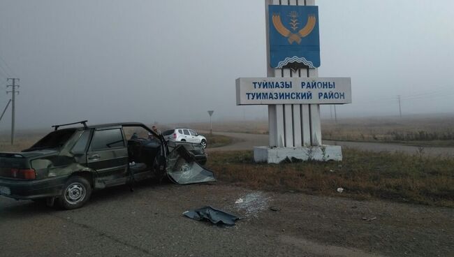 Последствия ДТП с автомобилем ВАЗ-2115, въехавшем в группу школьников в Башкирии. 13 октября 2017