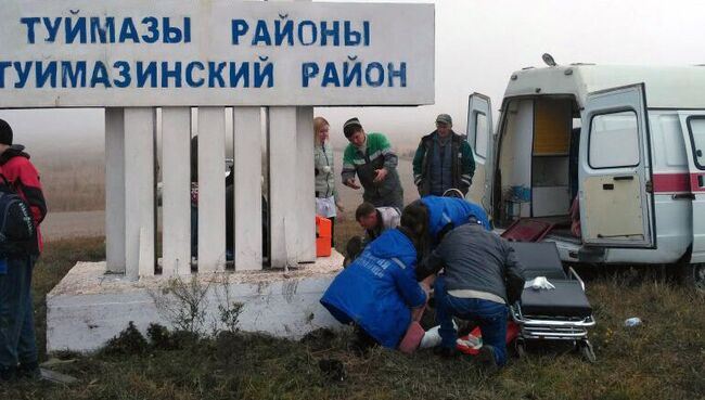 На месте ДТП с автомобилем ВАЗ-2115, въехавшем в группу школьников в Башкирии. 13 октября 2017