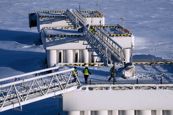 Рабочие завода по производству сжиженного газа Ямал СПГ Рабочие завода по производству сжиженного газа Ямал СПГ