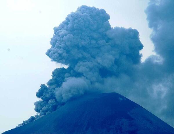 После толчков город Арекипу накрыло облако пыли, которое образовалось в результате схода оползней с вулкана Мисти.