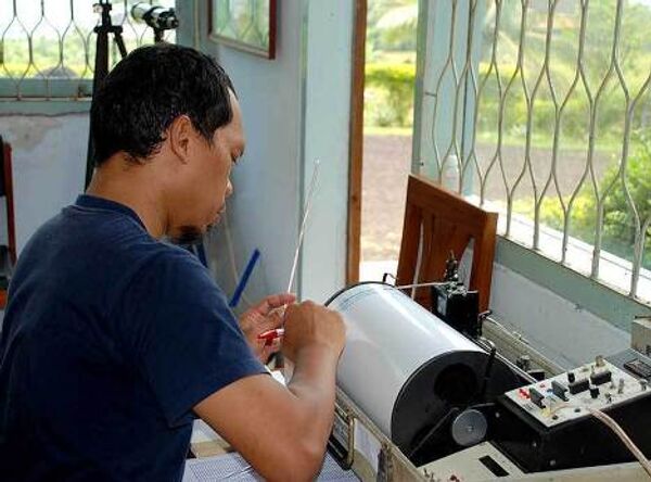 Измерение сейсмической активности земной коры в районе вулкана Анак-Кракатау
