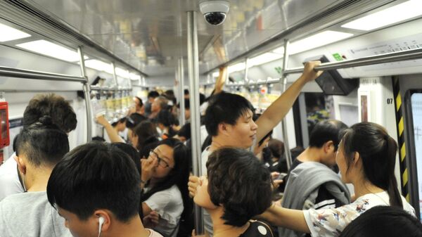 Пассажиры метро в Китае. Архивное фото