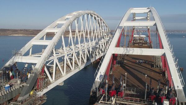 Завершение работ по установке по установке автодорожной арки Крымского моста. 13 октября 2017